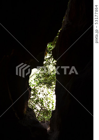ラオスのノンキャウ 神秘的な洞窟とジャングル ラオスのノンキャウ 神秘的な洞窟とジャングル 53177864