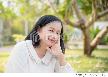 Beautiful asian senior woman sitting and smiling 53179815