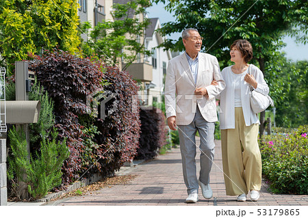 シニアカップル ライフスタイルイメージ 53179865