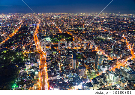 《大阪府》マンションの並ぶ・都市夜景 53180301