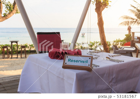 Reserved table dinner time. Reserved table dinner time. 53181567