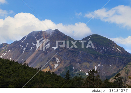 春の八ヶ岳 ニュウ山頂から天狗岳方面を見る 53184077