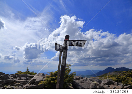 春の八ヶ岳 中山展望台の道標 53184263