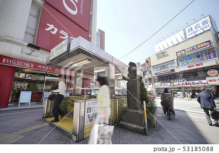 日本の東京都市景観  三軒茶屋駅や大山道道標などを望む 53185088