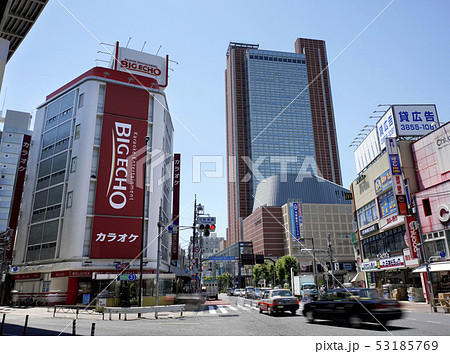 日本の東京都市景観  三軒茶屋駅や大山道道標、キャロットタワーなどを望む 53185769