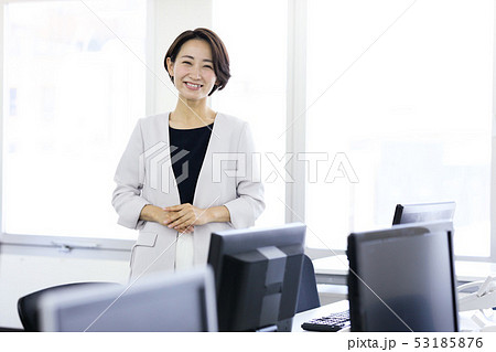 ビジネスウーマン 53185876