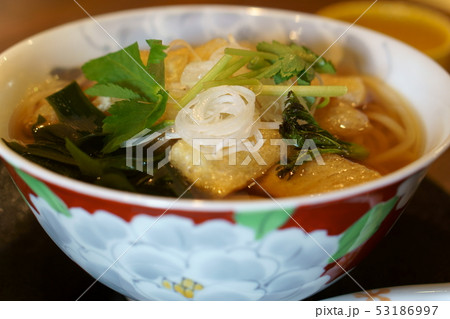 油揚げうどん 53186997