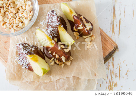 Preparing healthy candies 53190046