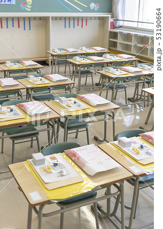 小学校 入学式の日の教室 53190664