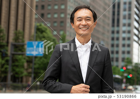 オフィス街のビジネスマン ミドル 日本人男性 オフィス街のビジネスマン ミドル 日本人男性 53190866