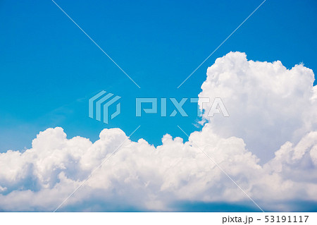夏の美しい空と雲 53191117