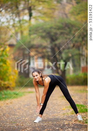 Fitness Girl. Young woman doing exercises in the park. 53191422