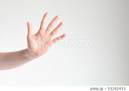 Woman showing a palm and raising five fingers. 53192453
