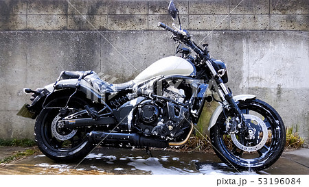 モーターサイクル 大型アメリカンバイクの洗車の写真素材