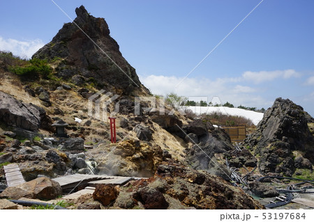 須川温泉は全国屈指の湧出量を誇る強酸性温泉 53197684