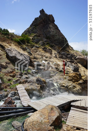 須川温泉は全国屈指の湧出量を誇る強酸性温泉 53197685