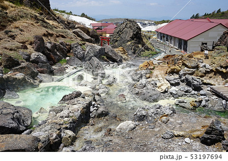 須川温泉は全国屈指の湧出量を誇る強酸性温泉 須川温泉は全国屈指の湧出量を誇る強酸性温泉 53197694