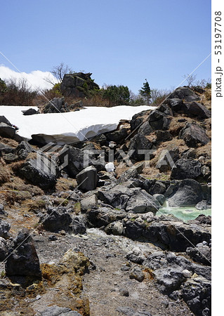 須川温泉は全国屈指の湧出量を誇る強酸性温泉 53197708