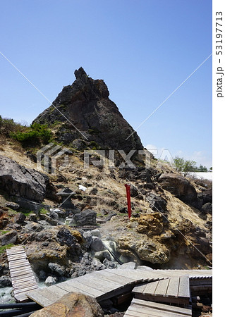 須川温泉は全国屈指の湧出量を誇る強酸性温泉 53197713