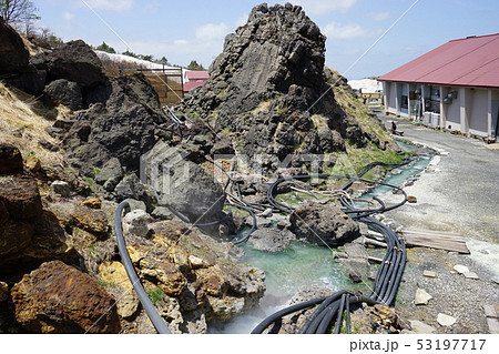 須川温泉は全国屈指の湧出量を誇る強酸性温泉 53197717