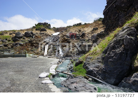 須川温泉は全国屈指の湧出量を誇る強酸性温泉 53197727