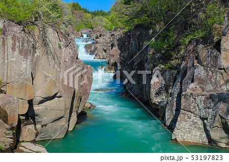 新緑の厳美渓 53197823