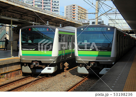 東神奈川駅に停車中の横浜線233系 東神奈川駅に停車中の横浜線233系 53198236