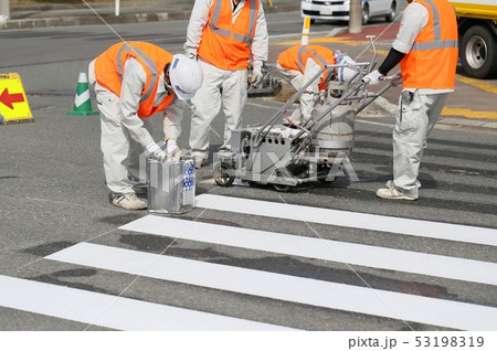横断歩道の塗装工事 53198319