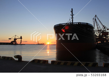 早朝の小名浜港 53203168
