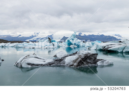 Icebergs on water, Jokulsarlon glacial lake, Icebergs on water, Jokulsarlon glacial lake, 53204763