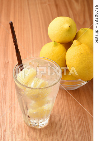 生レモンサワー　レモン水 53206736