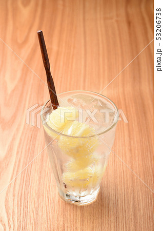 生レモンサワー　レモン水 53206738