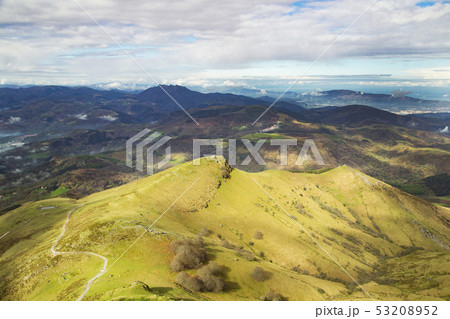 リューヌ山の登山鉄道　頂上駅からの風景 53208952