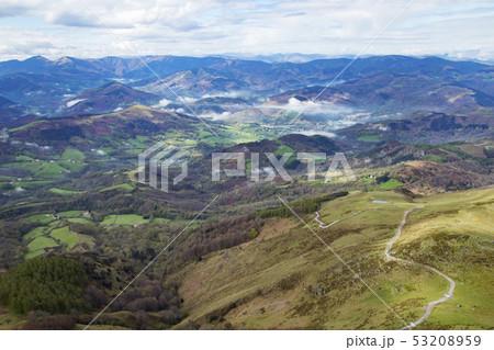 リューヌ山の登山鉄道 頂上駅からの風景 リューヌ山の登山鉄道 頂上駅からの風景 53208959