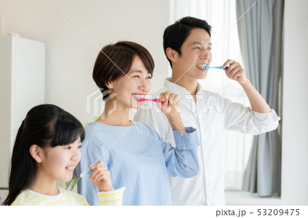 親子 歯みがき ファミリーイメージ 親子 歯みがき ファミリーイメージ 53209475