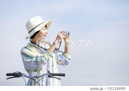 女性 カメラ 女性 カメラ 53210095