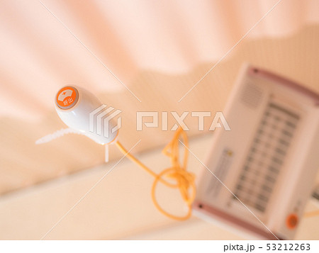 病院・入院イメージ　ナースコール 53212263