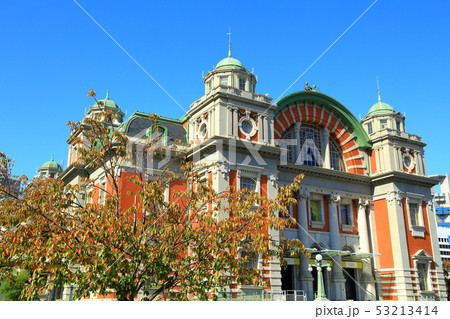 大阪市中央公会堂 青空と紅葉風景 大阪市中央公会堂 青空と紅葉風景 53213414