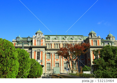 大阪市中央公会堂 青空と紅葉風景 大阪市中央公会堂 青空と紅葉風景 53213464