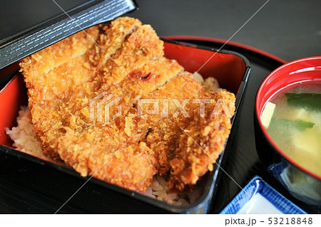 薩摩黒豚のカツ重　阿久根市　鹿児島県 53218848