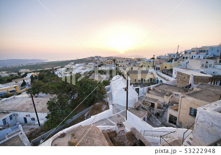 Sunset landscape and cityscape of Oia in Santorini Sunset landscape and cityscape of Oia in Santorini 53222948