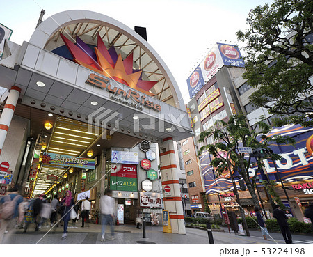 日本の東京都市景観　蒲田駅西口のサンライズ・ショッピングモールなどを望む 53224198