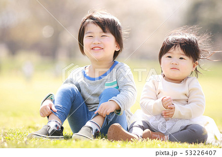 笑顔の子供たち 53226407