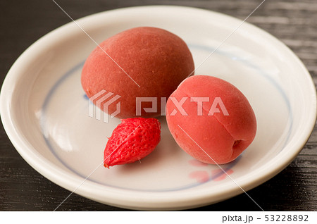 カリカリ梅 53228892