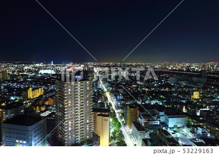 地平線まで街が続くかのような東京下町の夜景 53229163
