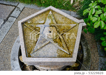 晴明神社の晴明井（京都） 53229820