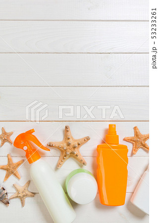beach accessories on a wooden background top view 53233261