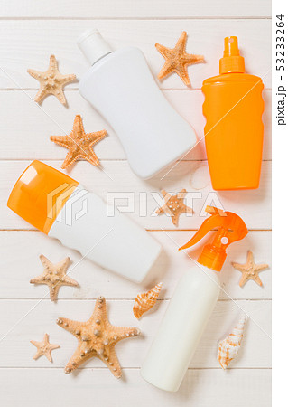 beach accessories on a wooden background top view 53233264