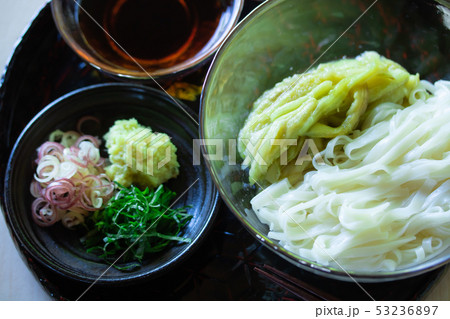 稲庭うどんと焼きナスの盛り合わせ 53236897