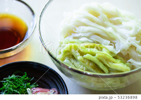 稲庭うどんと焼きナスの盛り合わせ 53236898